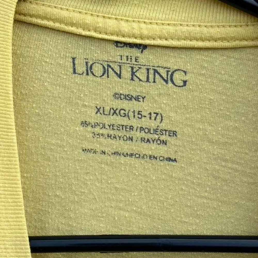 Disney The Lion King Hakuna Matata yellow t-shit Fits Womens Large - Picture 5 of 8